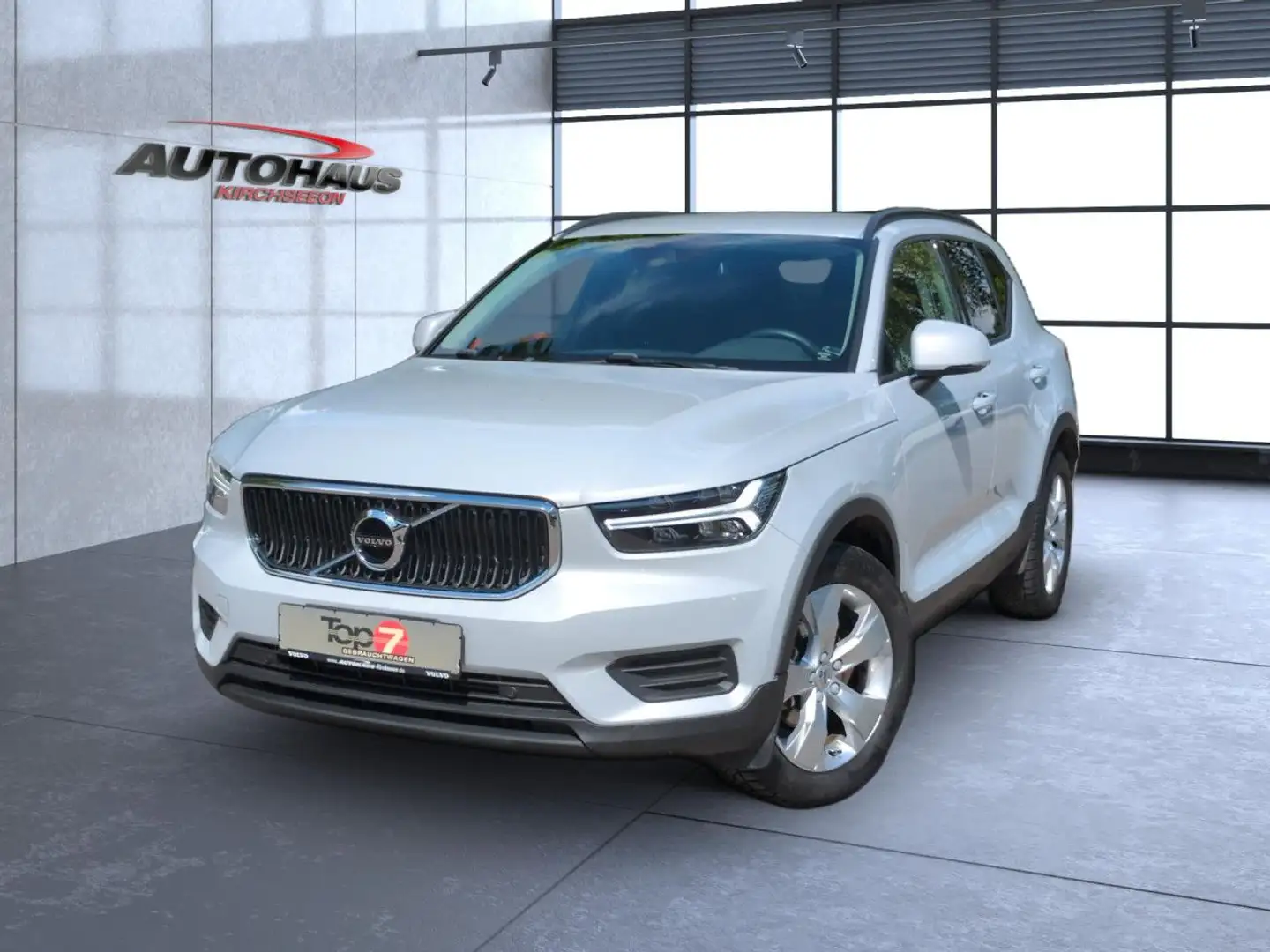 Volvo XC40 T2 Momentum Core 2WD Bluetooth Navi LED Klima Silber - 2