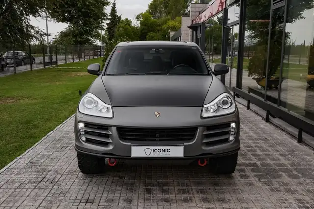 Porsche Cayenne view 3