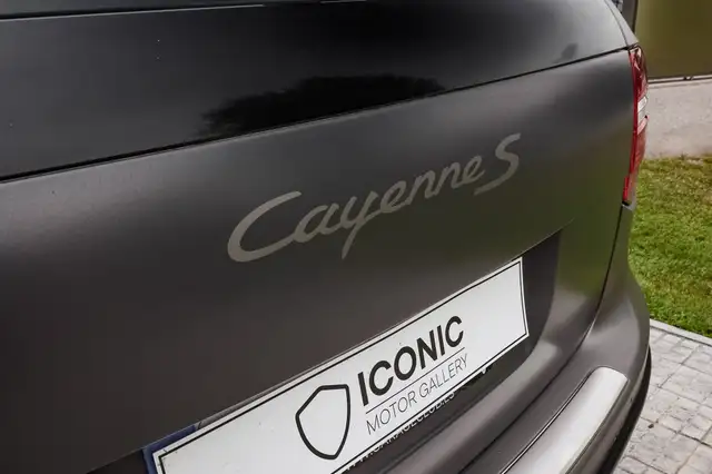 Porsche Cayenne view 9