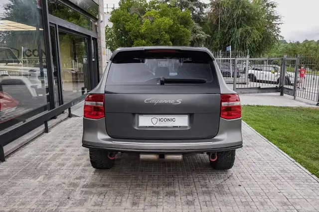 Porsche Cayenne view 8