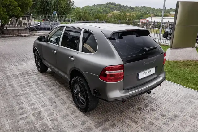Porsche Cayenne view 10