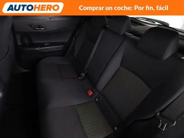 Toyota C-HR view 15