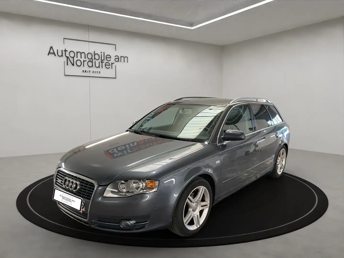 Audi A4 Avant 2.0 S-Line-2Hand-Scheckheft-AHK-Sitzheizung Grau - 1