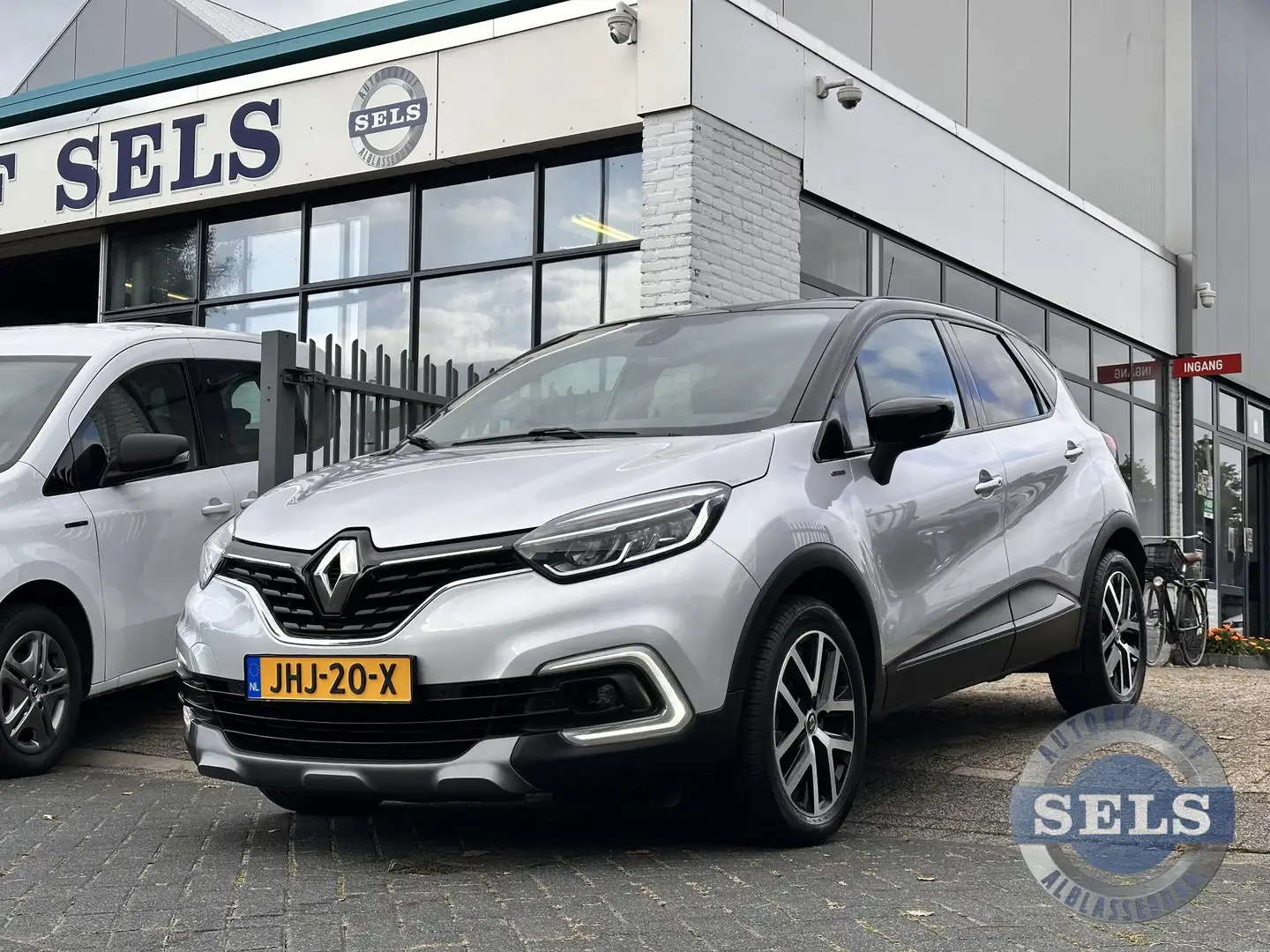 Renault Captur 1.3 TCe S-Edition 130PK/PANORAMADAK/LEER/ALCANTARA Grijs - 1