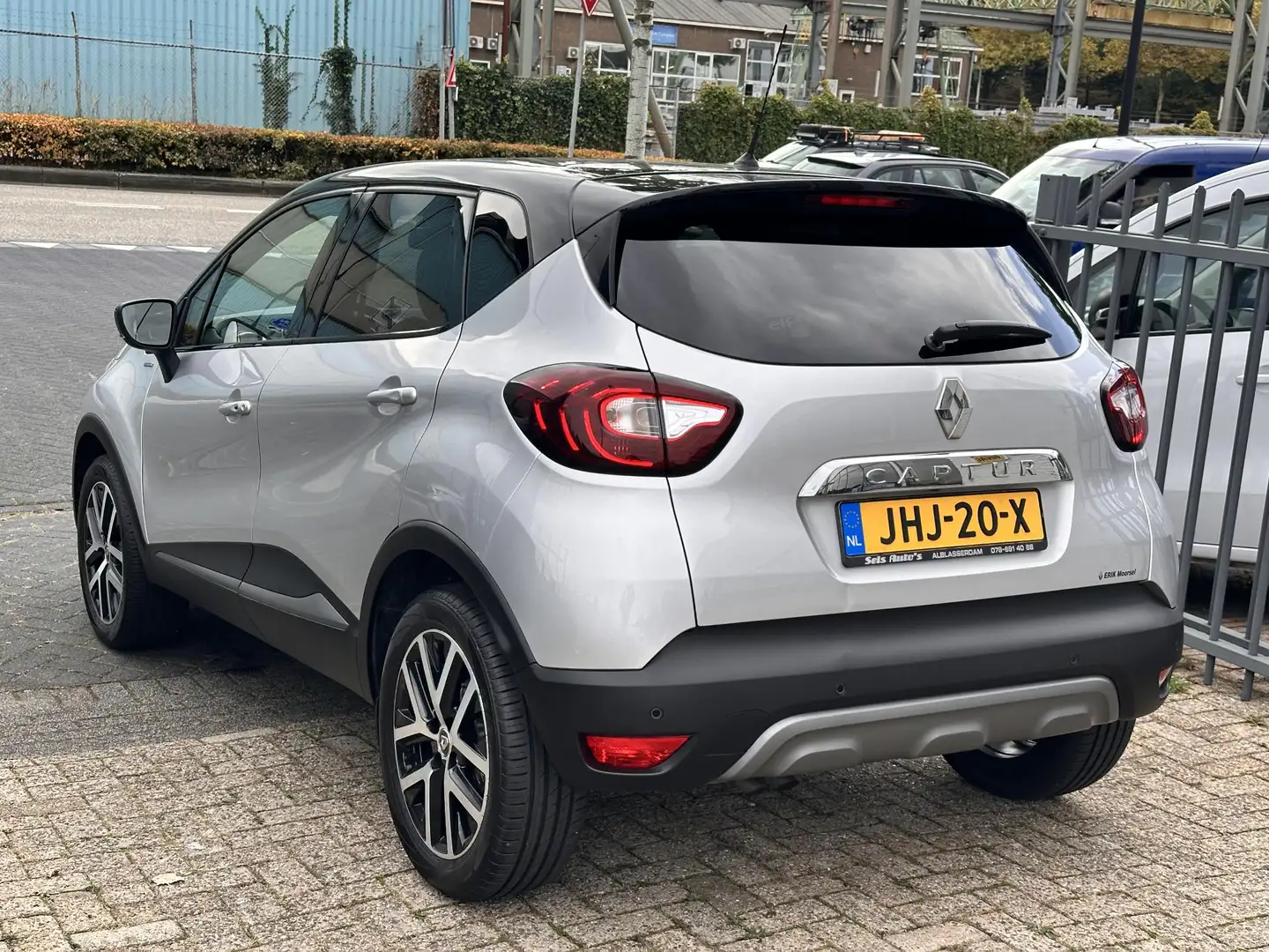 Renault Captur 1.3 TCe S-Edition 130PK/PANORAMADAK/LEER/ALCANTARA Grijs - 2