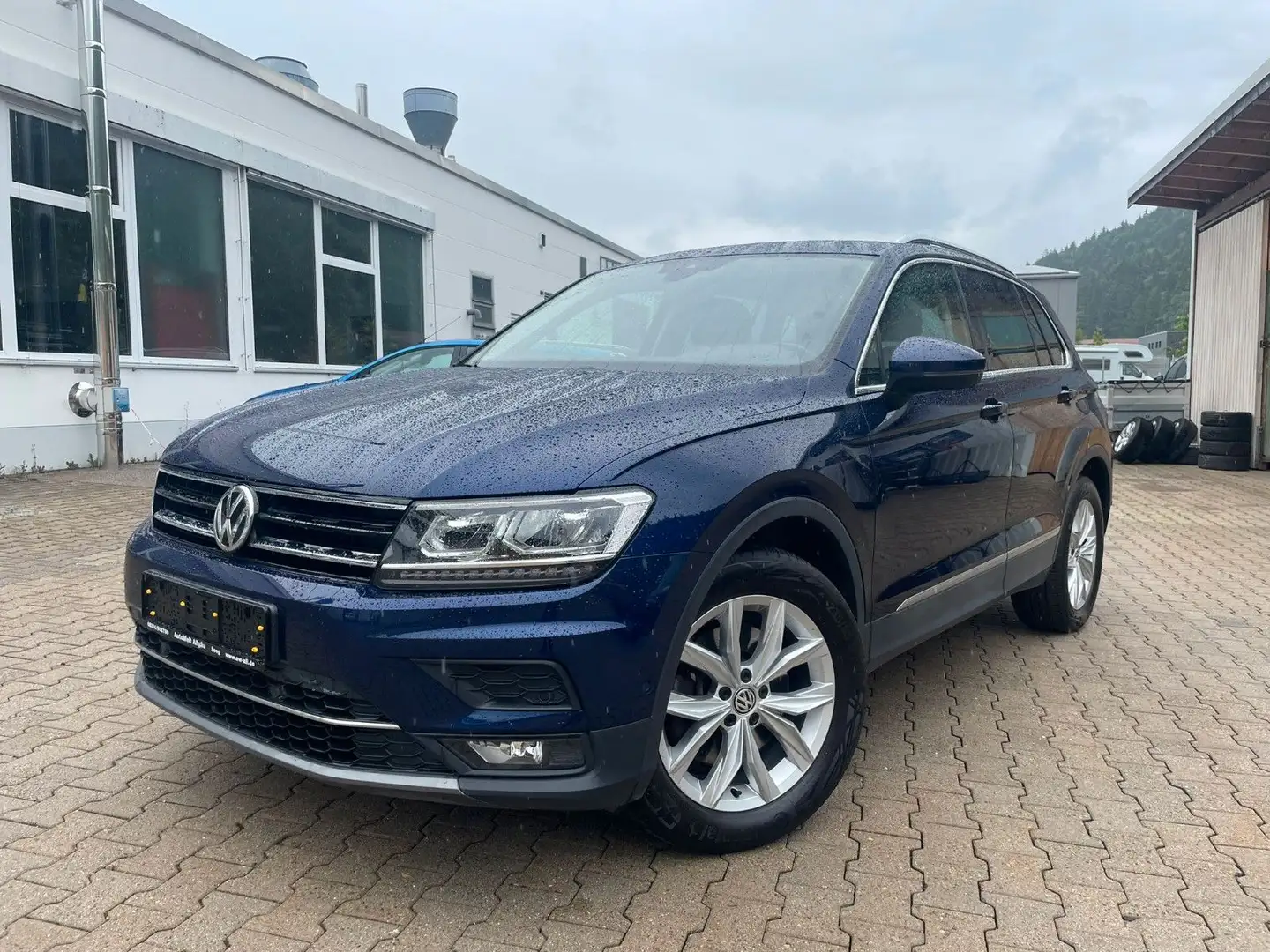 Volkswagen Tiguan Highline 2.0 TSI Highline 4Motion / AHK Blau - 1