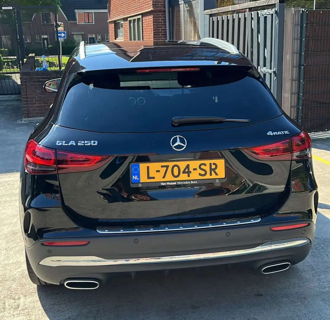Mercedes-Benz GLA 250 4M AMG Line Černá - 1