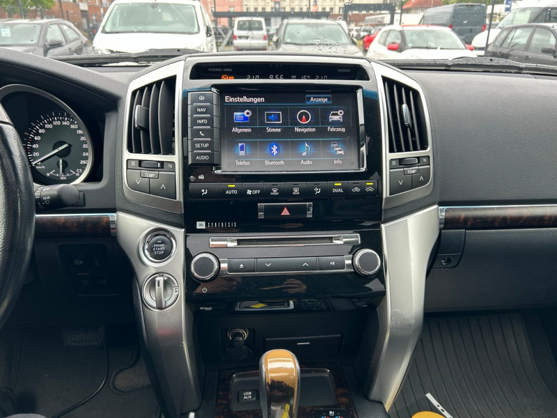 Toyota Land Cruiser 200 4.5 V8 Diesel Executive 1.Hand — photo 9