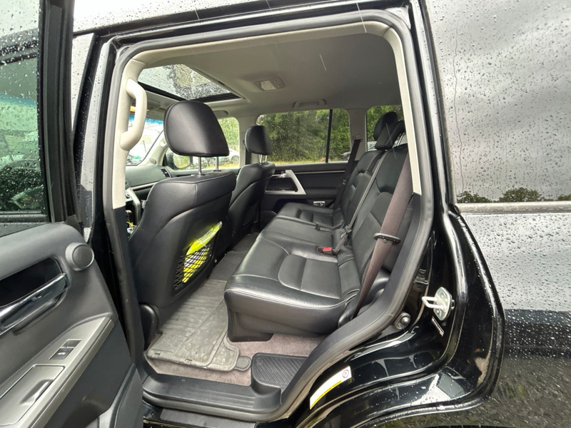 Toyota Land Cruiser 200 4.5 V8 Diesel Executive 1.Hand — photo 15