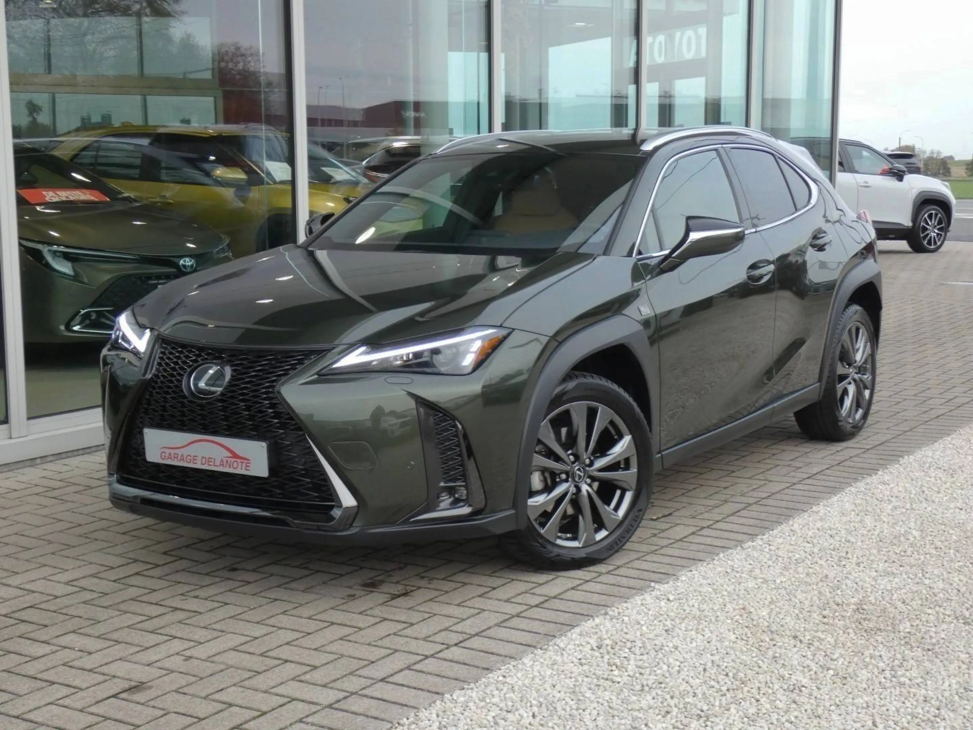 Lexus UX 250h HYBRID F-Sport Design +COGNAC LEDER +Dodehoek +Zetelverwarming +GPS +Carplay +Parkeersensoren