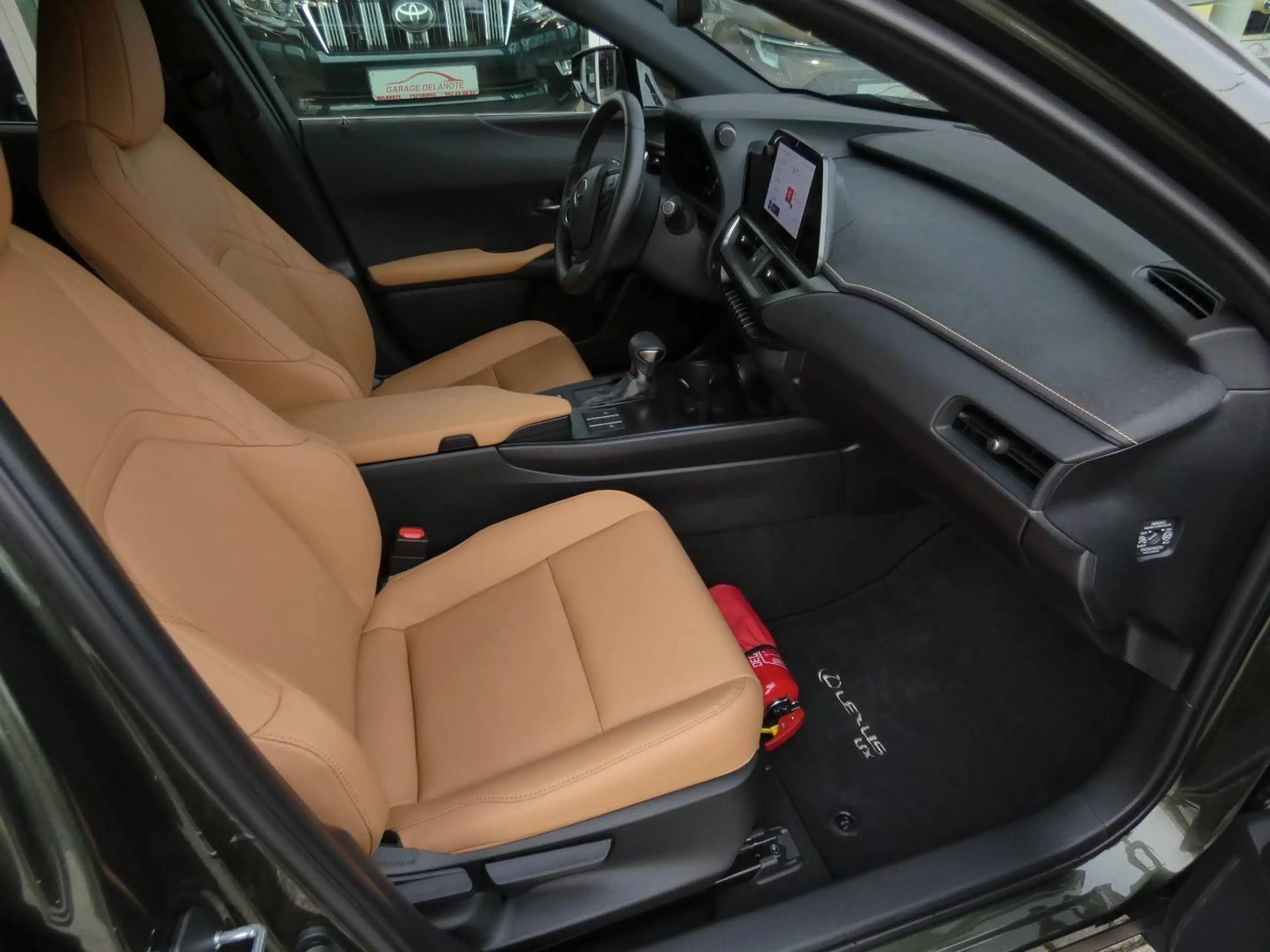 Lexus UX 250h HYBRID F-Sport Design +COGNAC LEDER +Dodehoek +Zetelverwarming +GPS +Carplay +Parkeersensoren — photo 9