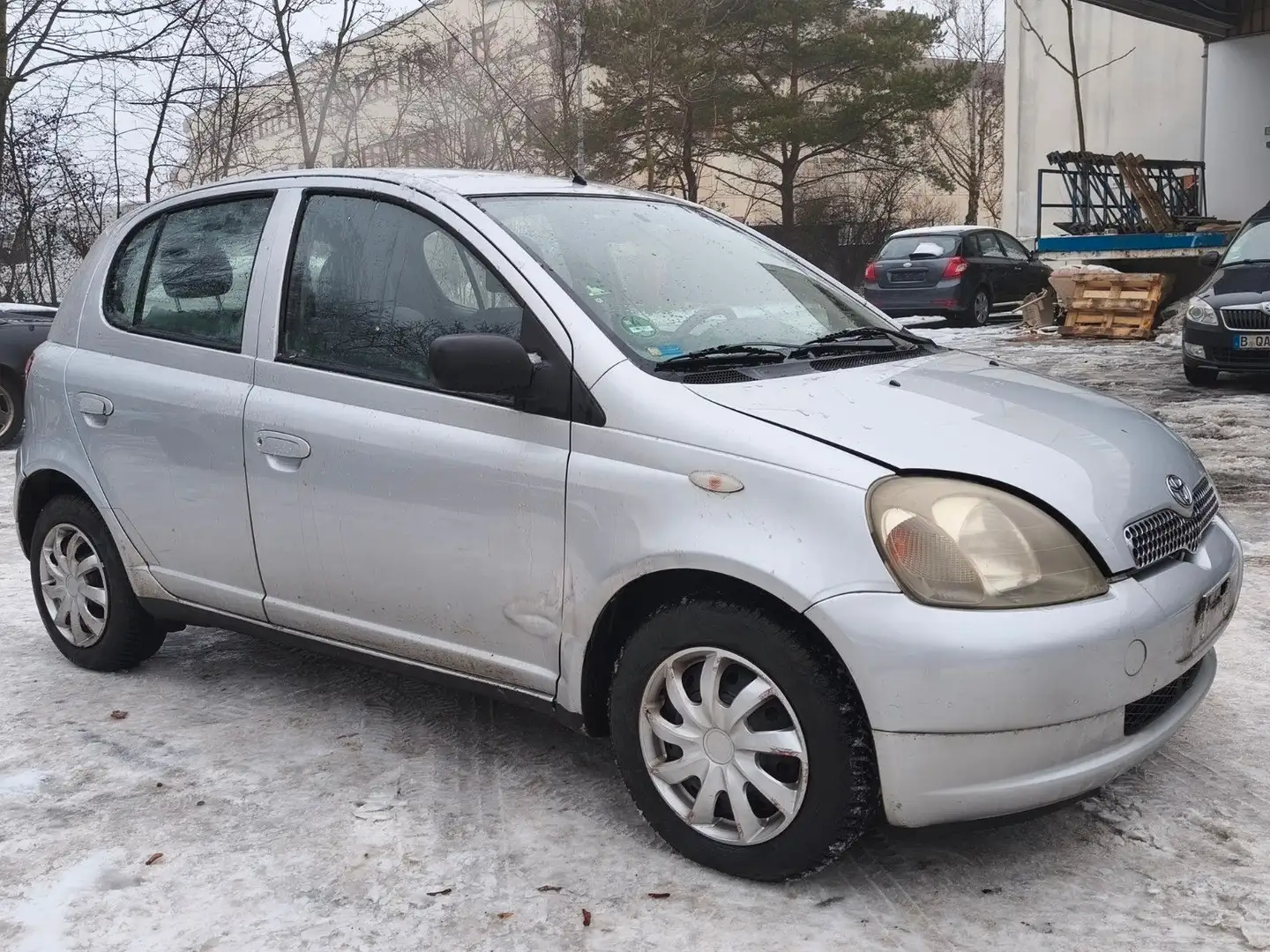 Toyota Yaris 1.3 Linea Luna*NEUE TÜV* Silber - 1