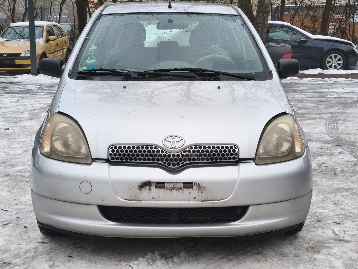 Toyota Yaris 1.3 Linea Luna*NEUE TÜV* Silber - 2