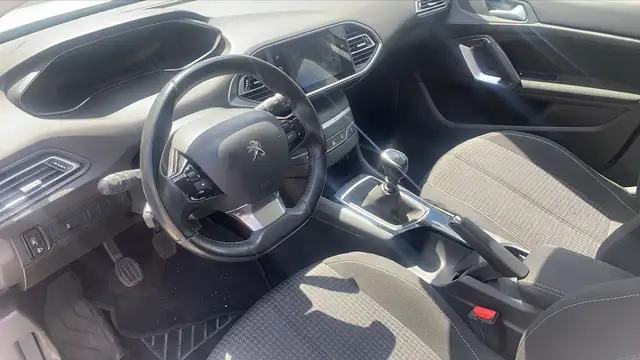 Peugeot 308 view 8