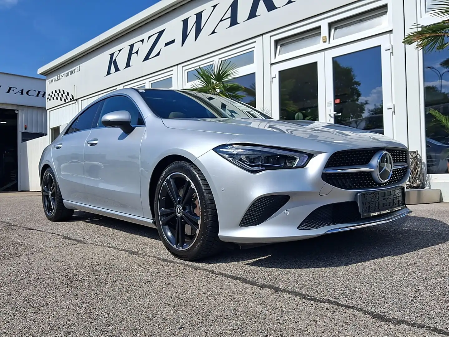 Mercedes-Benz CLA 250 4MATIC Aut. Silber - 2