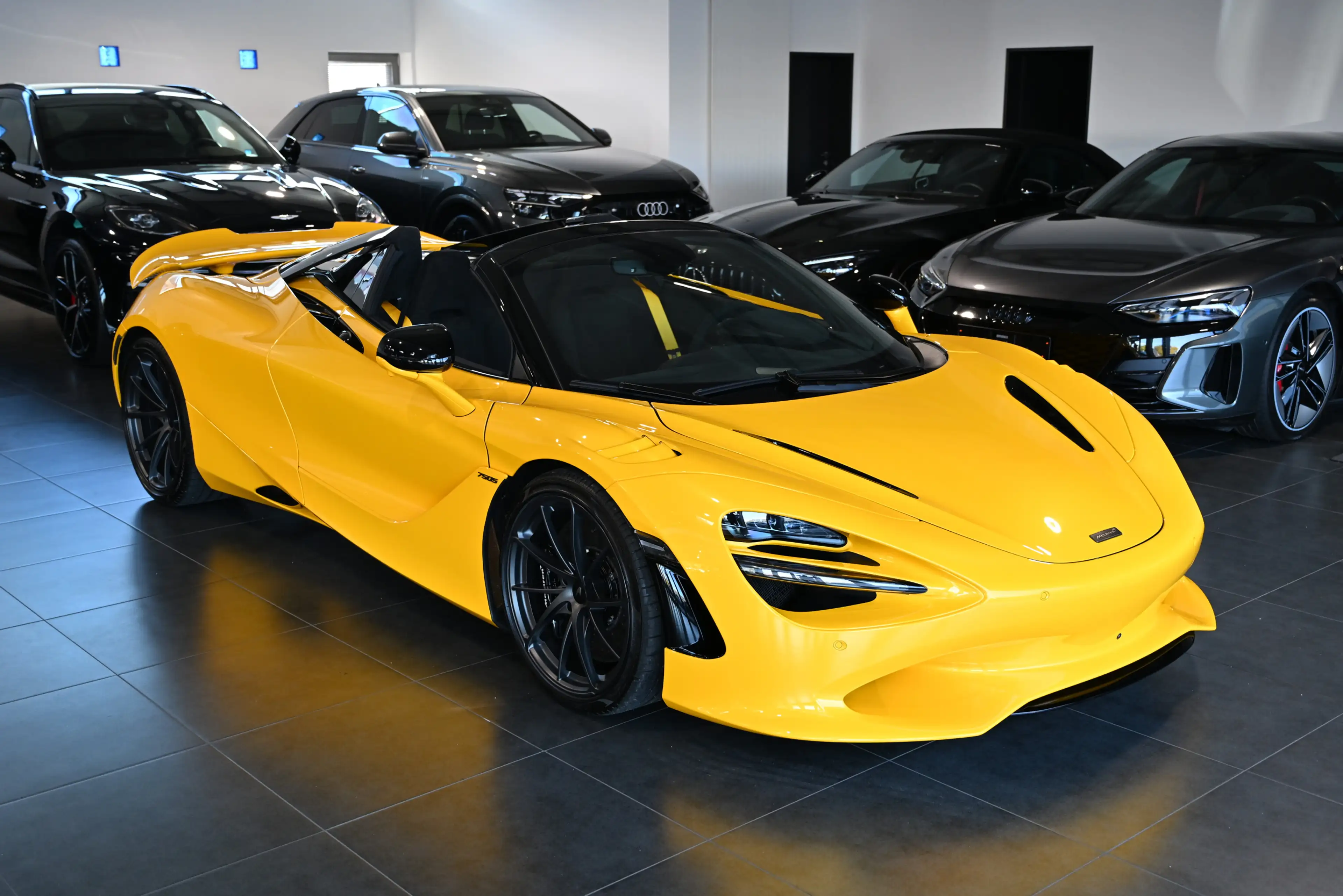 McLaren 750S Spider MSO Volcano Yellow Full Alcantara