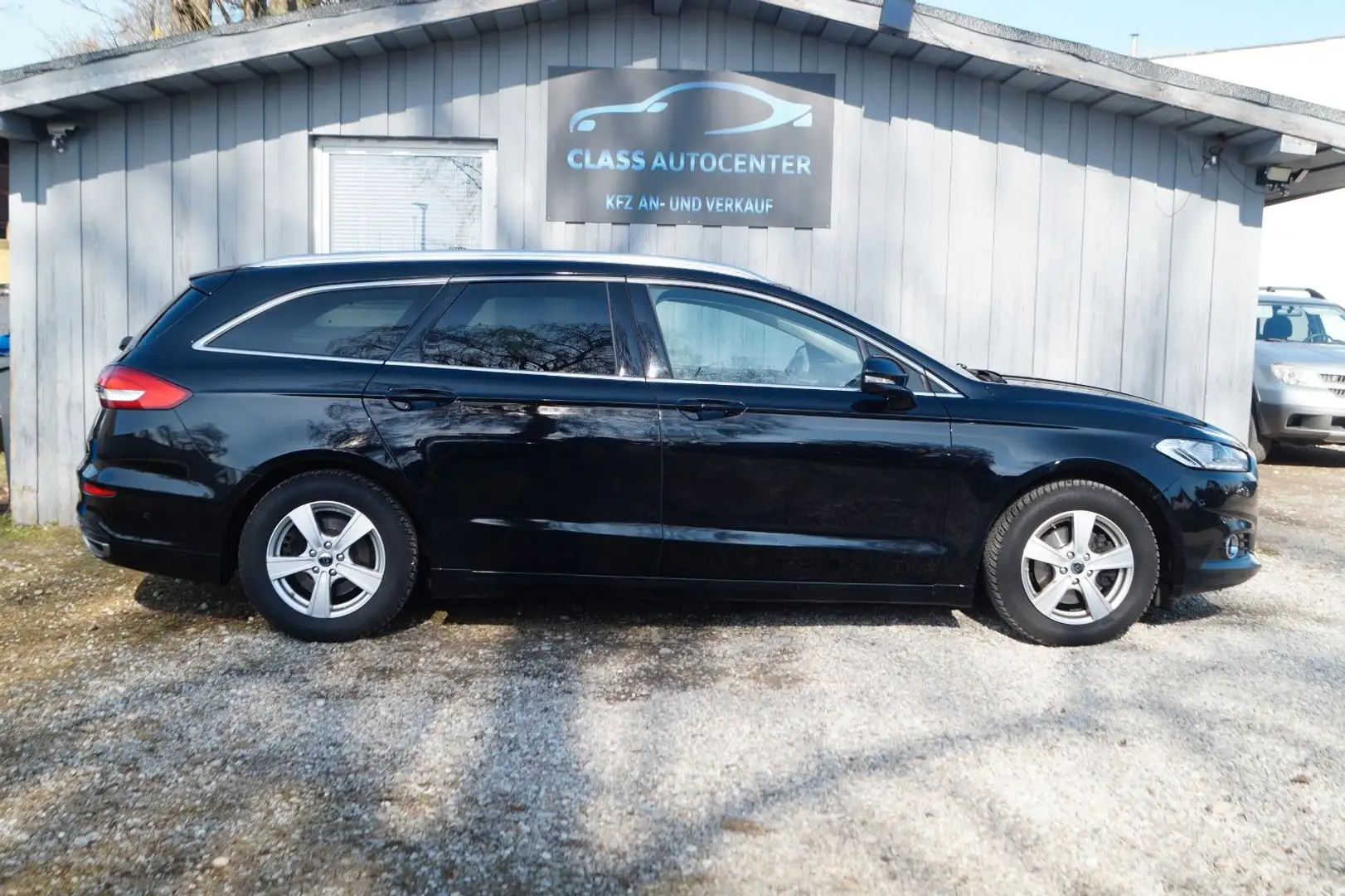 Ford Mondeo Turnier Titanium|ACC|AHK|NAVI| Černá - 2