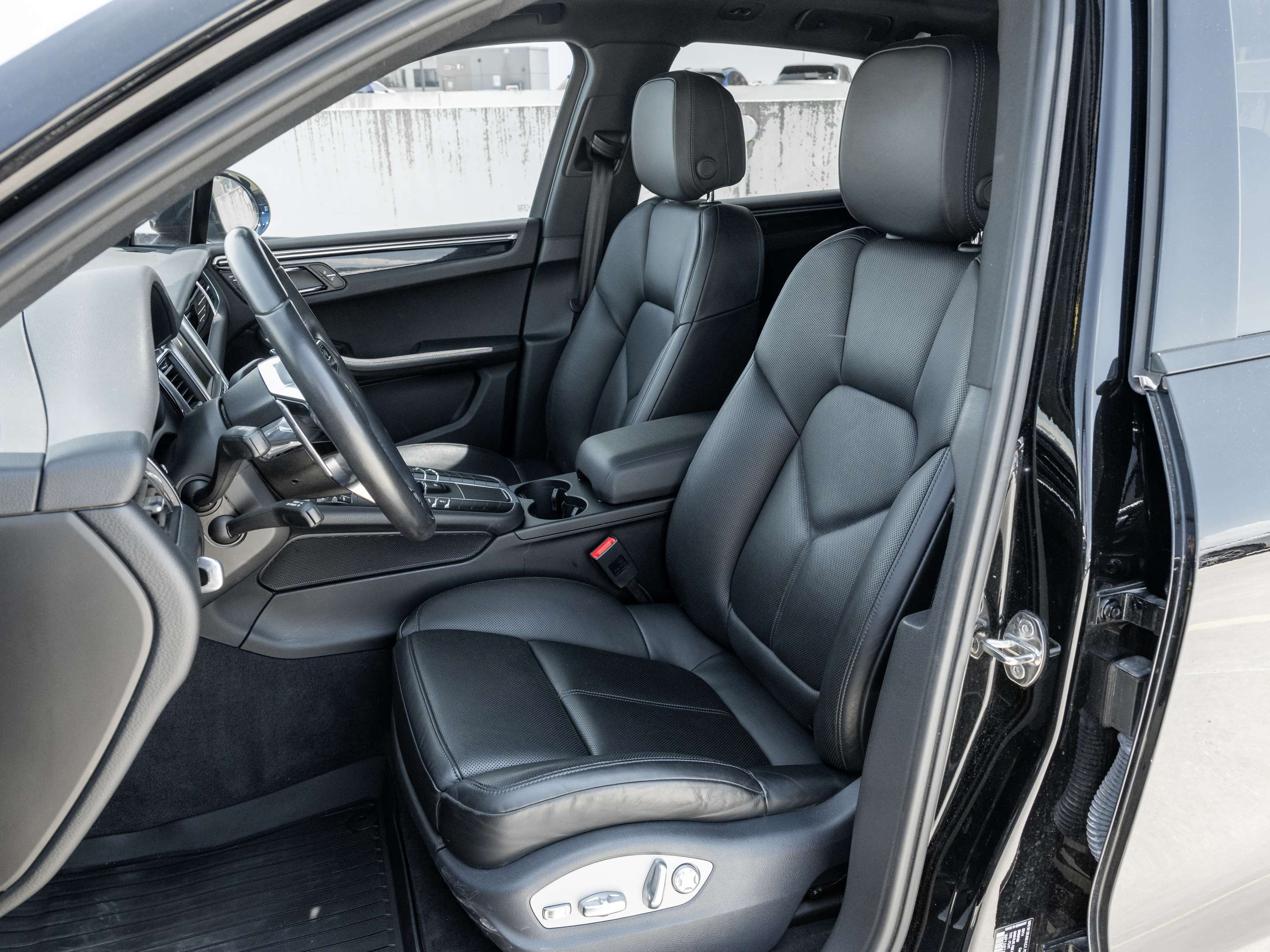 2015 Porsche Macan S | 340 Horsepower | No Accidents thumb 13