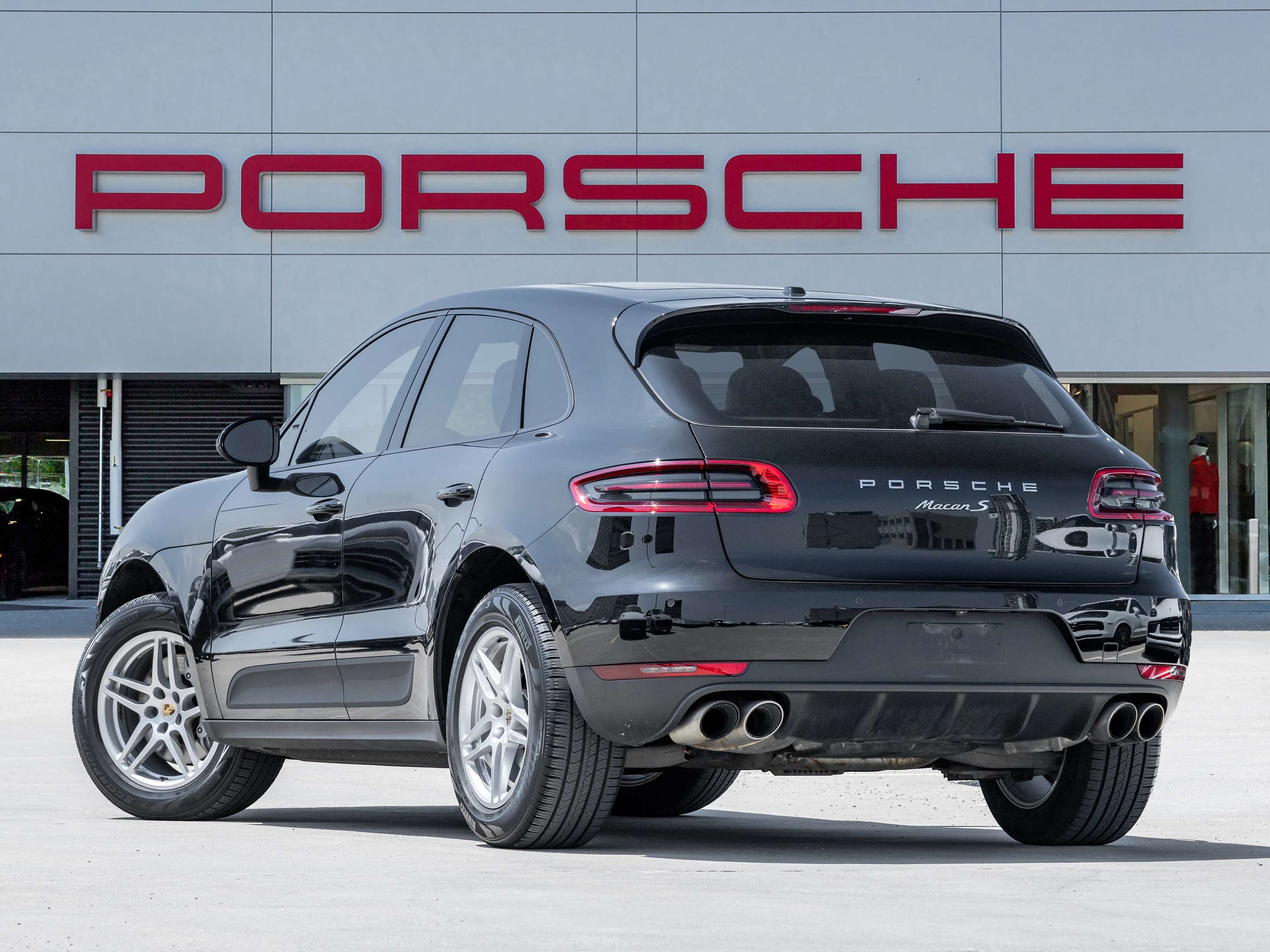 2015 Porsche Macan S | 340 Horsepower | No Accidents alt 3