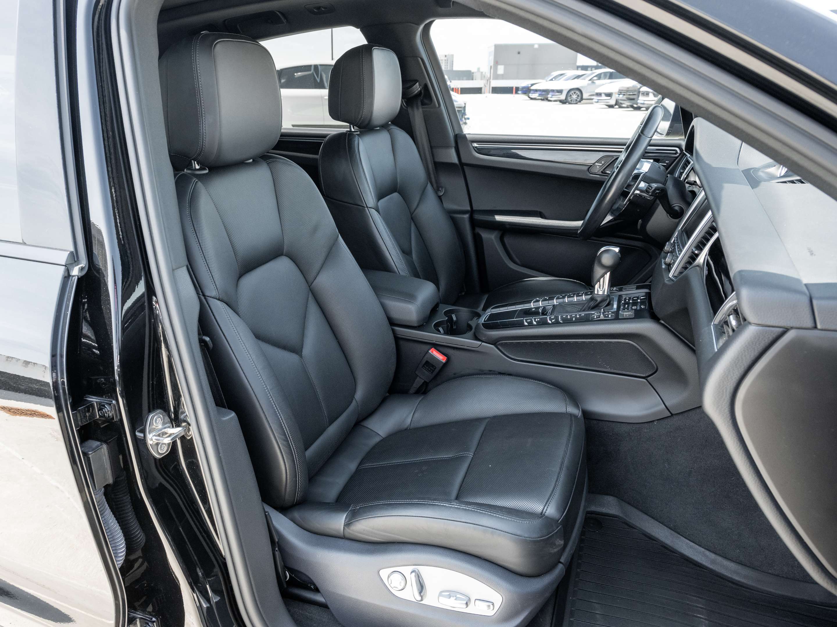 2015 Porsche Macan S | 340 Horsepower | No Accidents alt 5