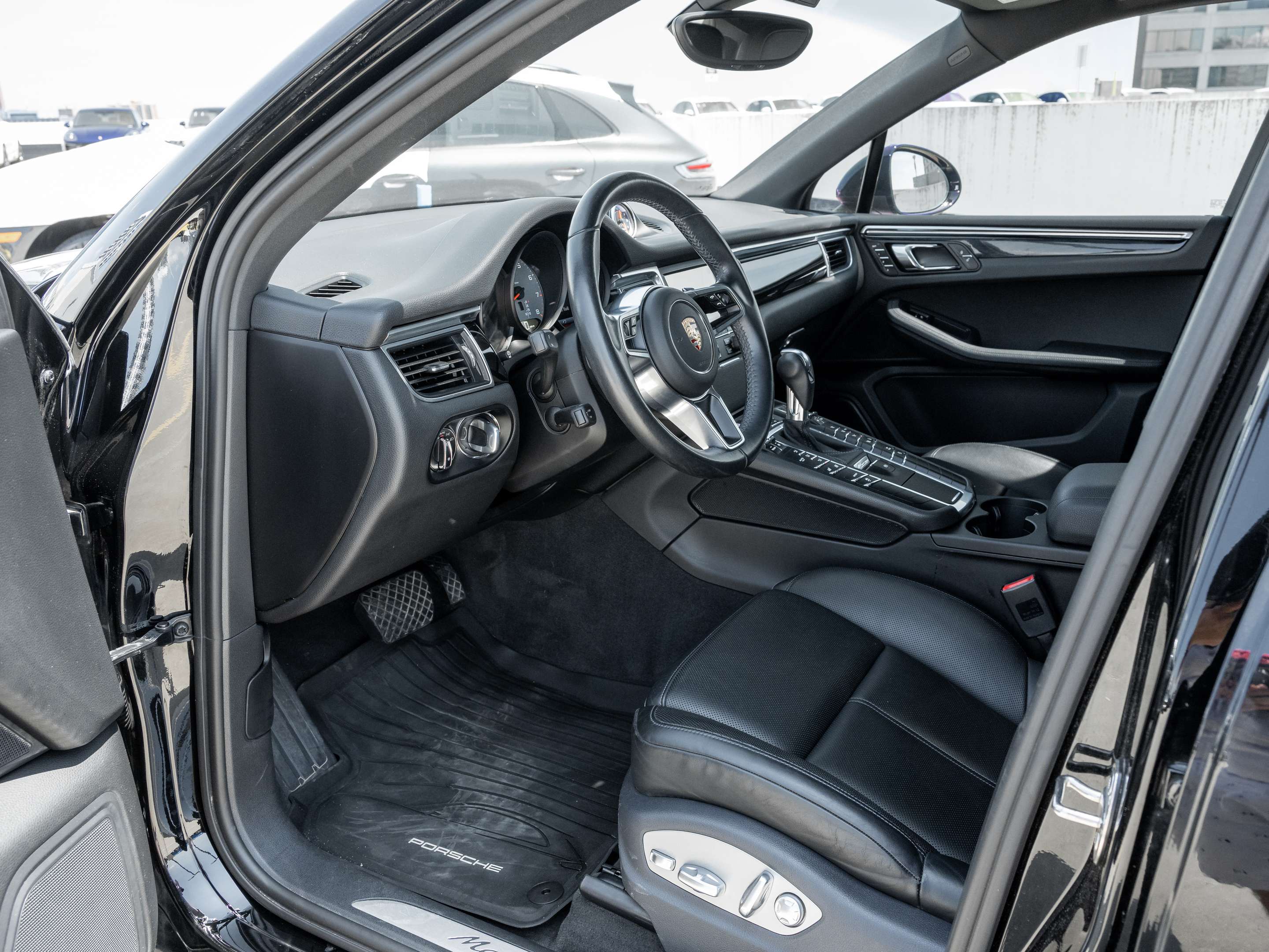 2015 Porsche Macan S | 340 Horsepower | No Accidents alt 4