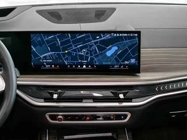 BMW X7 view 13