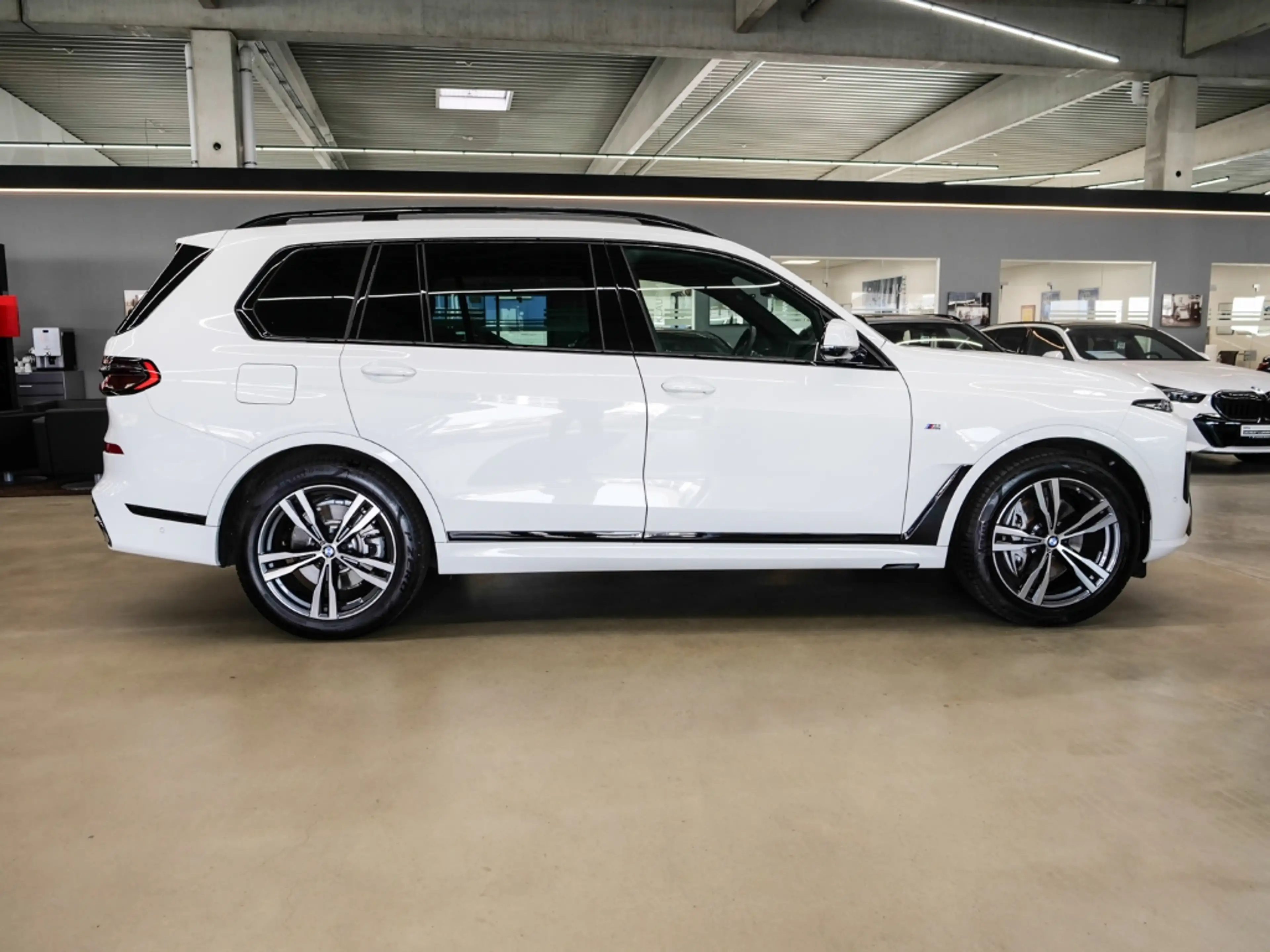 BMW X7 xDrive 40i M Sport Park-Assistent Sportpaket Luftf — photo 4