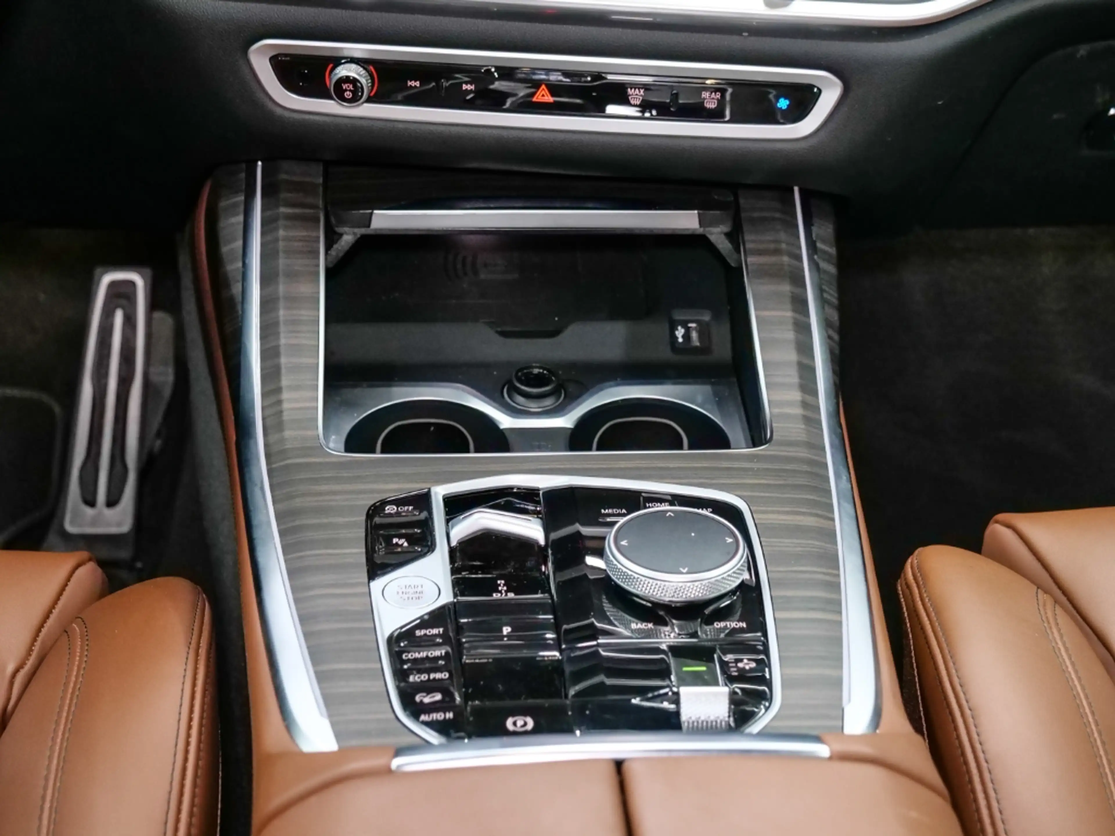 BMW X7 xDrive 40i M Sport Park-Assistent Sportpaket Luftf — photo 14