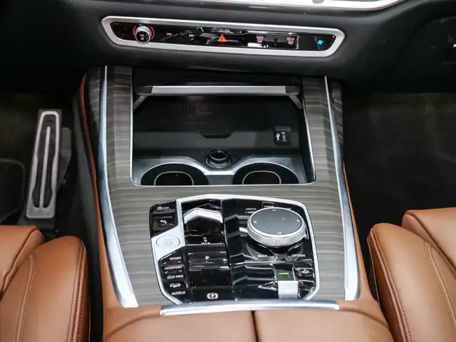 BMW X7 view 14
