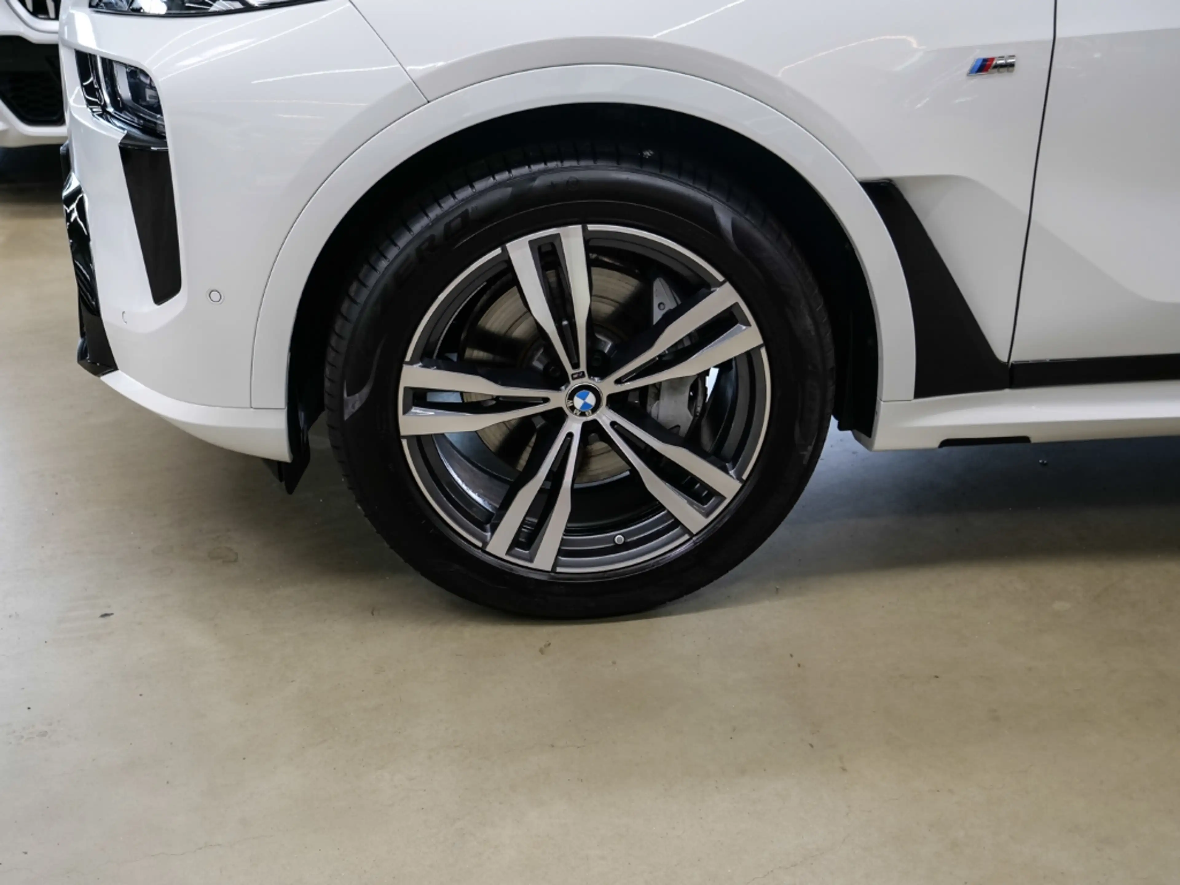 BMW X7 xDrive 40i M Sport Park-Assistent Sportpaket Luftf — photo 7
