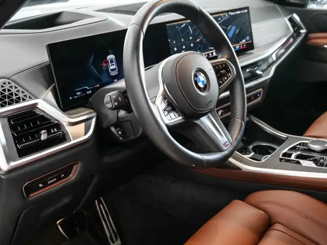 BMW X7 view 8