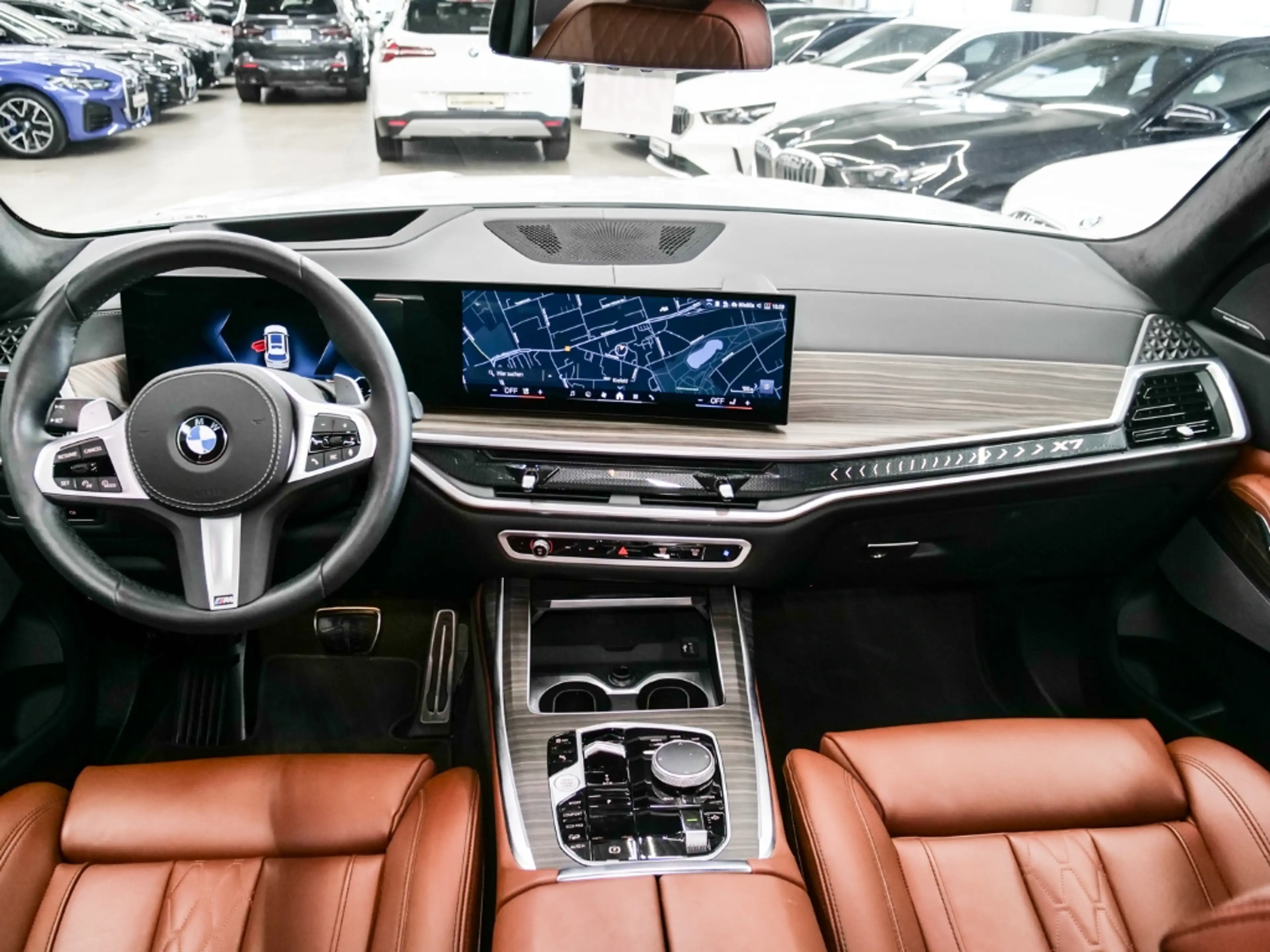 BMW X7 xDrive 40i M Sport Park-Assistent Sportpaket Luftf — photo 12