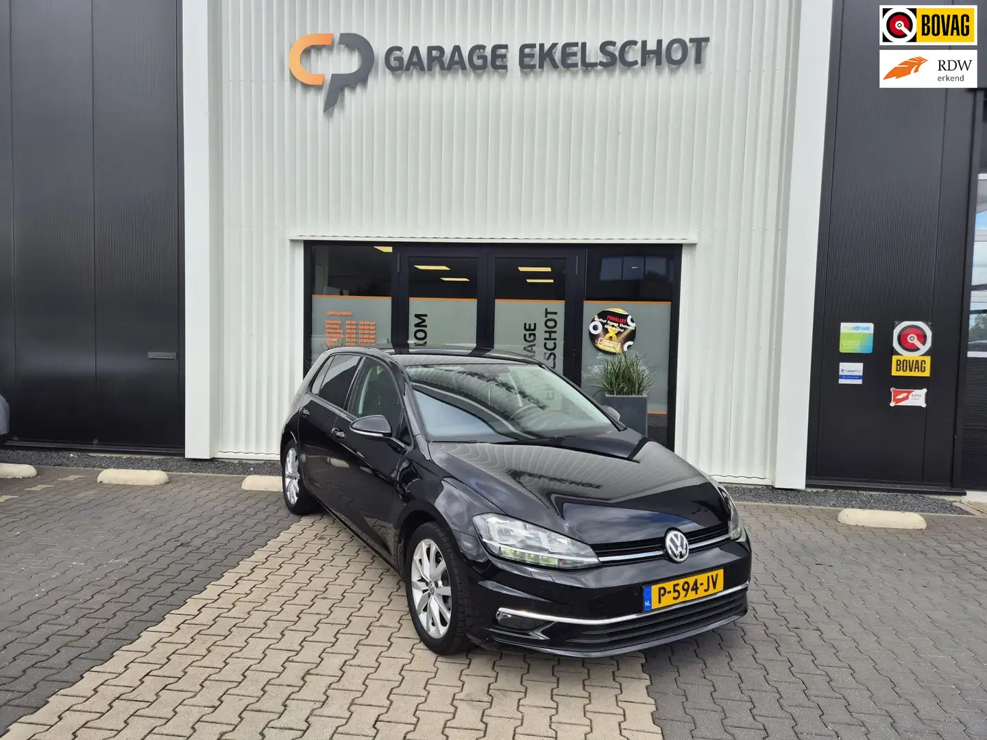 Volkswagen Golf 1.0 TSI JOIN / PDC / Stoelverwarming / Navi Zwart - 1