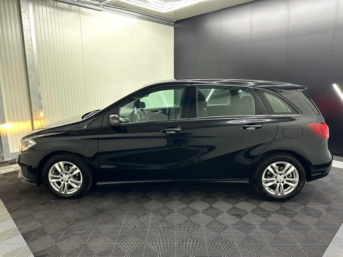 Mercedes-Benz B 180 B 180 CDI *8-fach bereift *Service gepflegt Schwarz - 2