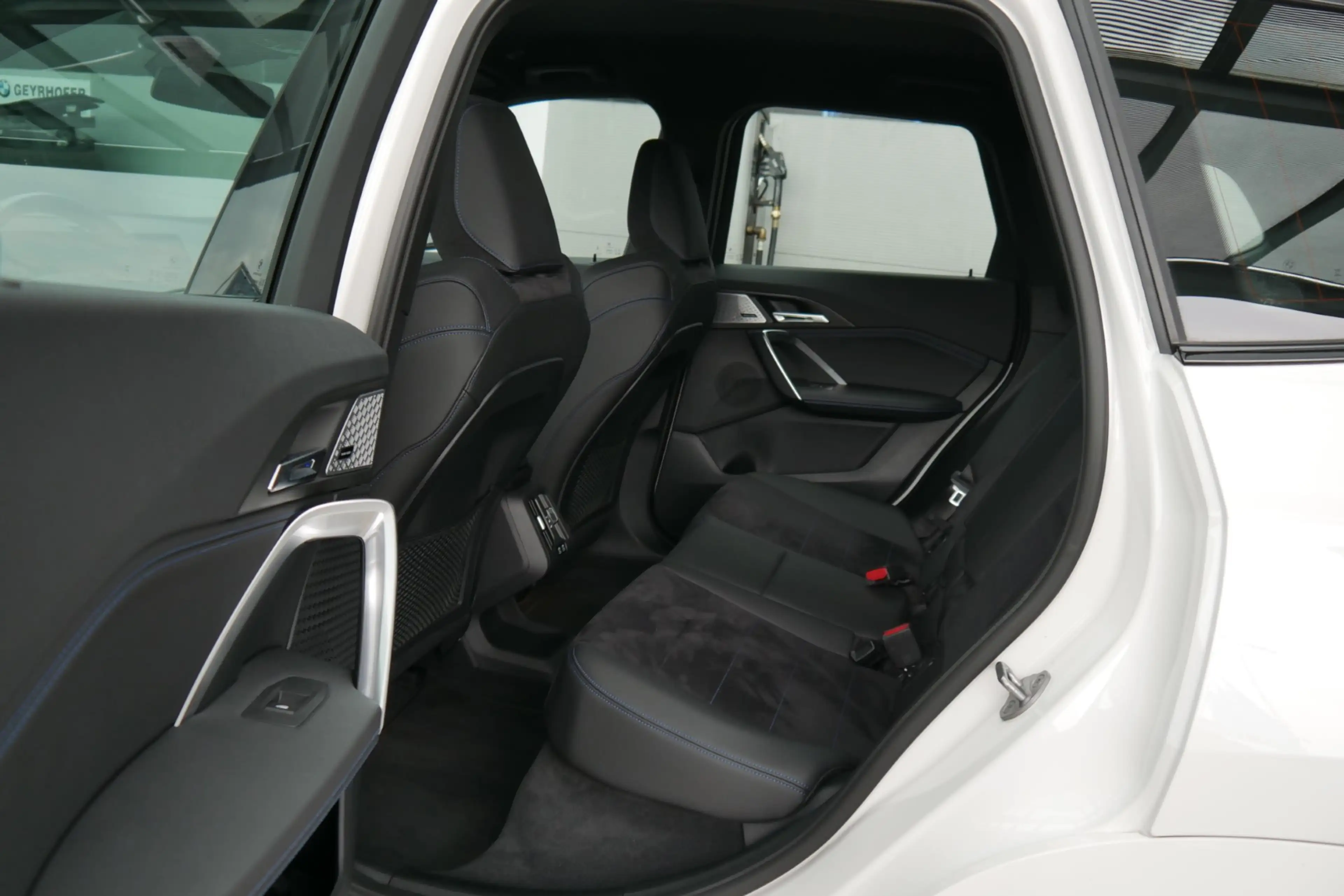 BMW iX1 xDrive30 *M-Paket/Standhzg./Navi/ adapt. M-Fahrwerk/H&K Sound* — photo 5
