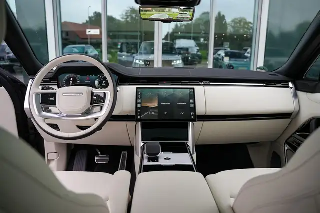 Land Rover Range Rover view 4