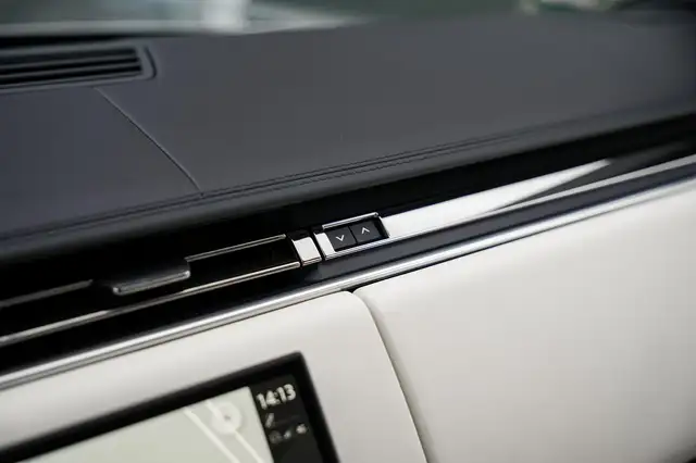 Land Rover Range Rover view 28
