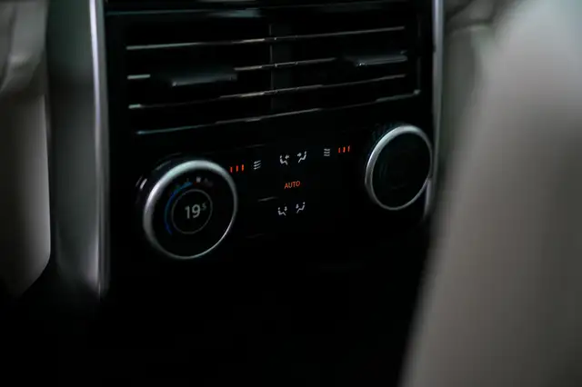 Land Rover Range Rover view 22