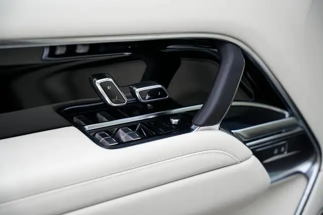 Land Rover Range Rover view 15