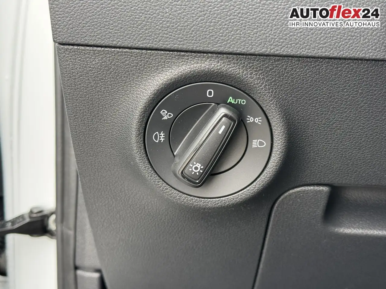 Skoda Karoq Sportline 1,5 TSI DSG 2ZKlimaautomatik Canton A..., миниатюра 26