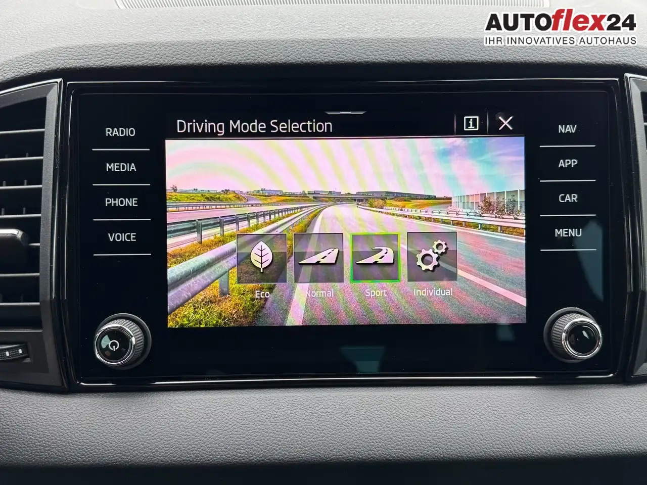 Skoda Karoq Sportline 1,5 TSI DSG 2ZKlimaautomatik Canton A..., миниатюра 20