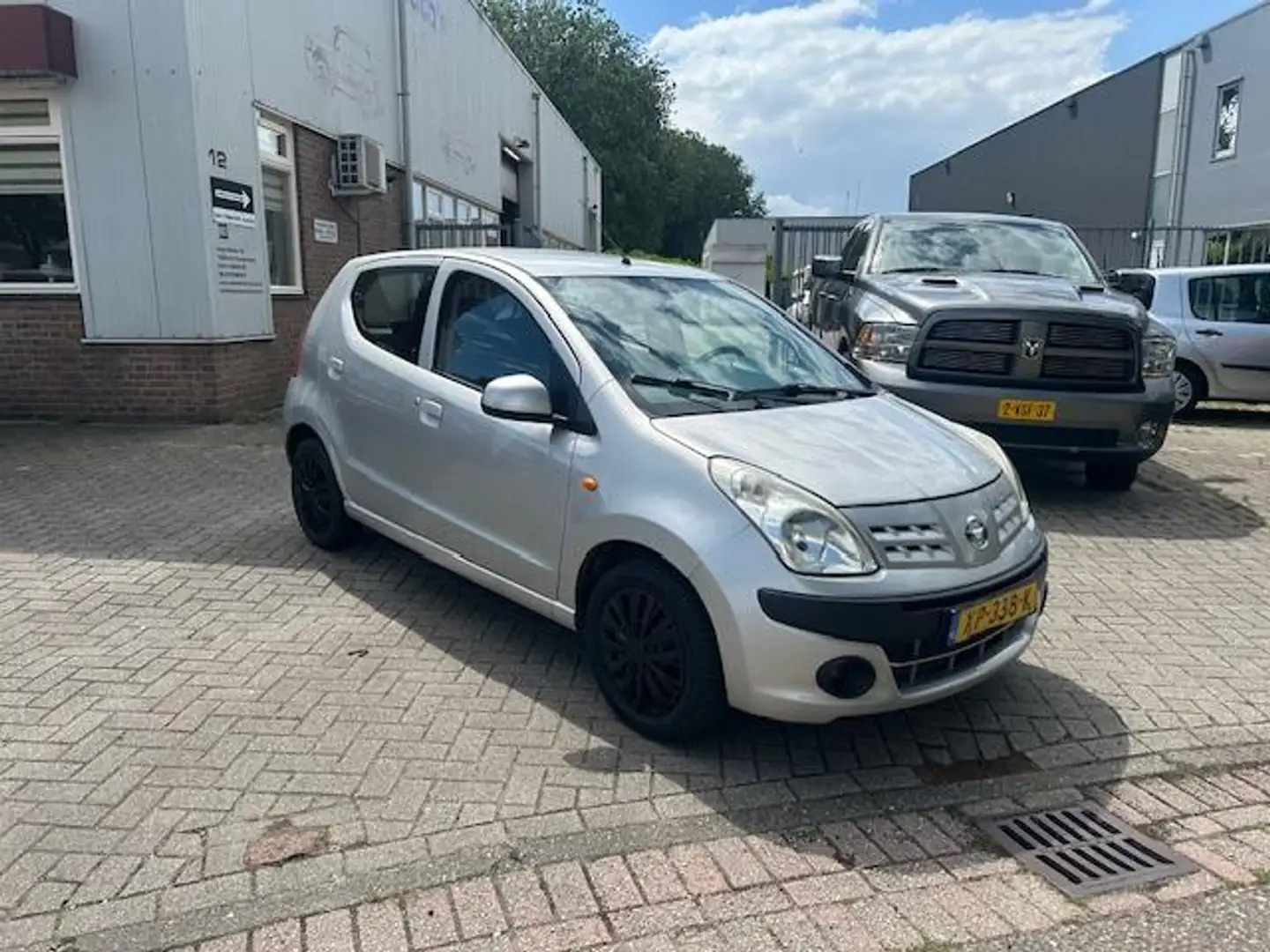 Nissan Pixo 1.0 Look Gris - 2