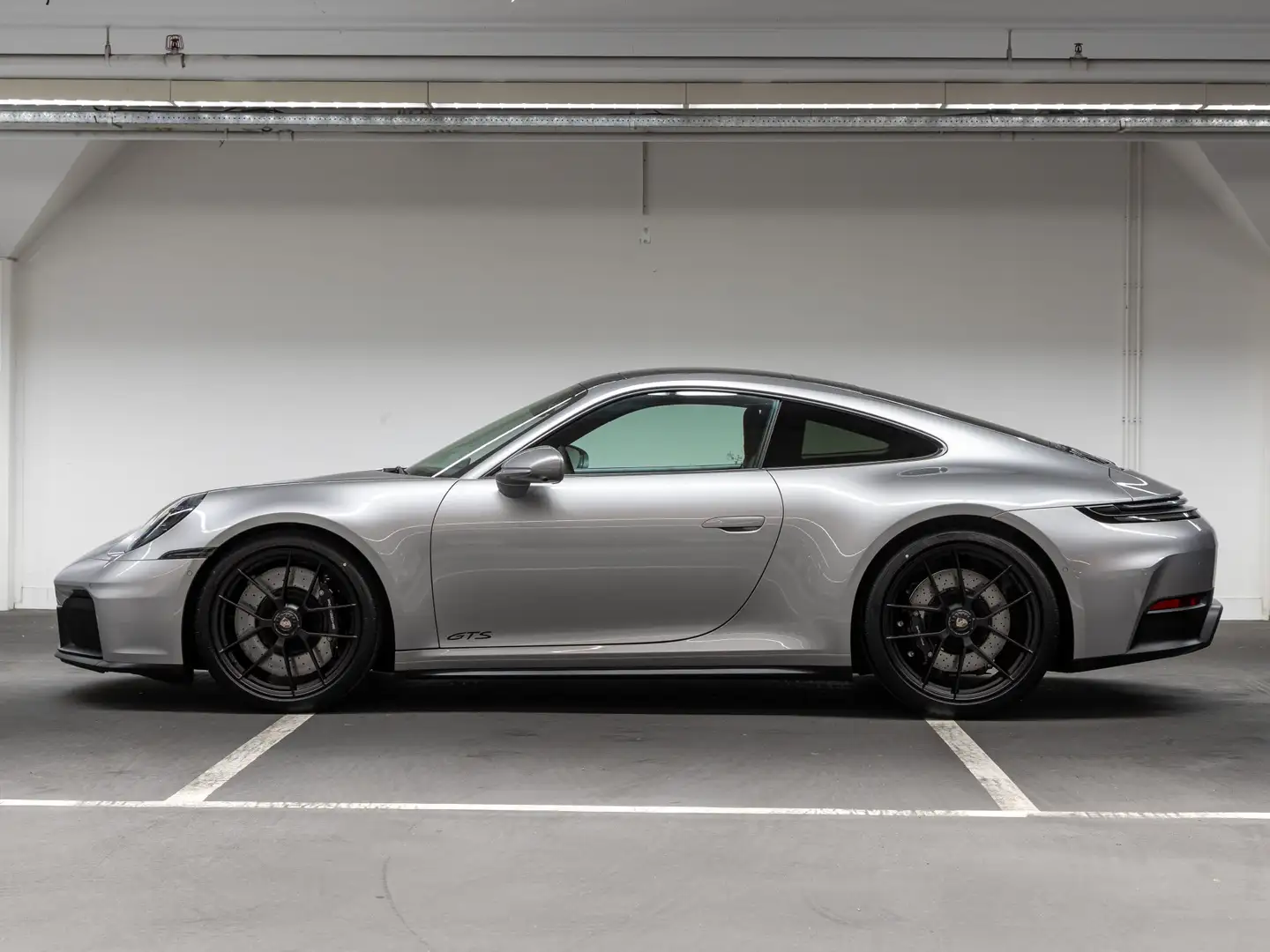 Porsche 992 Carrera GTS Zilver - 2