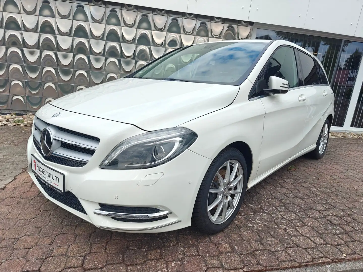 Mercedes-Benz B 180 B -Klasse B 180 Edition 1 Blanc - 1
