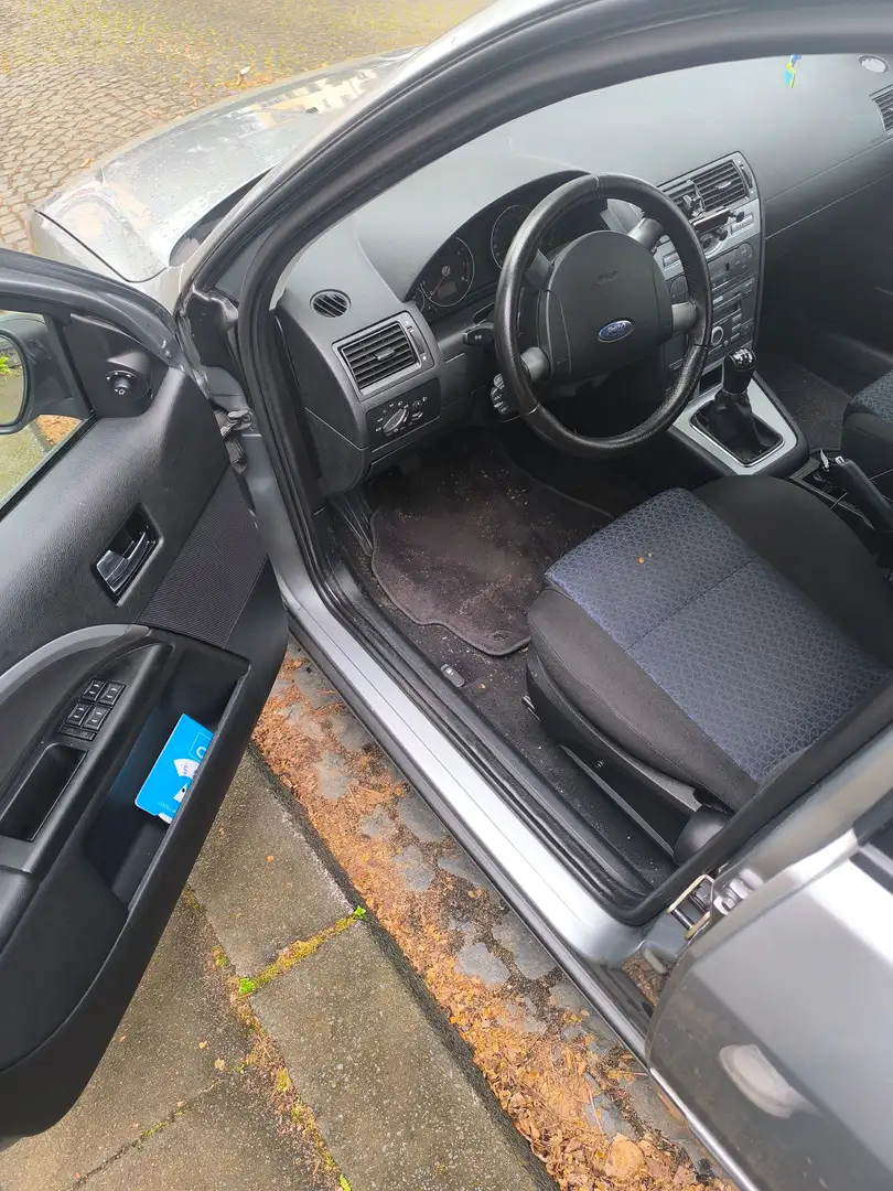 Ford Mondeo Silber - 1