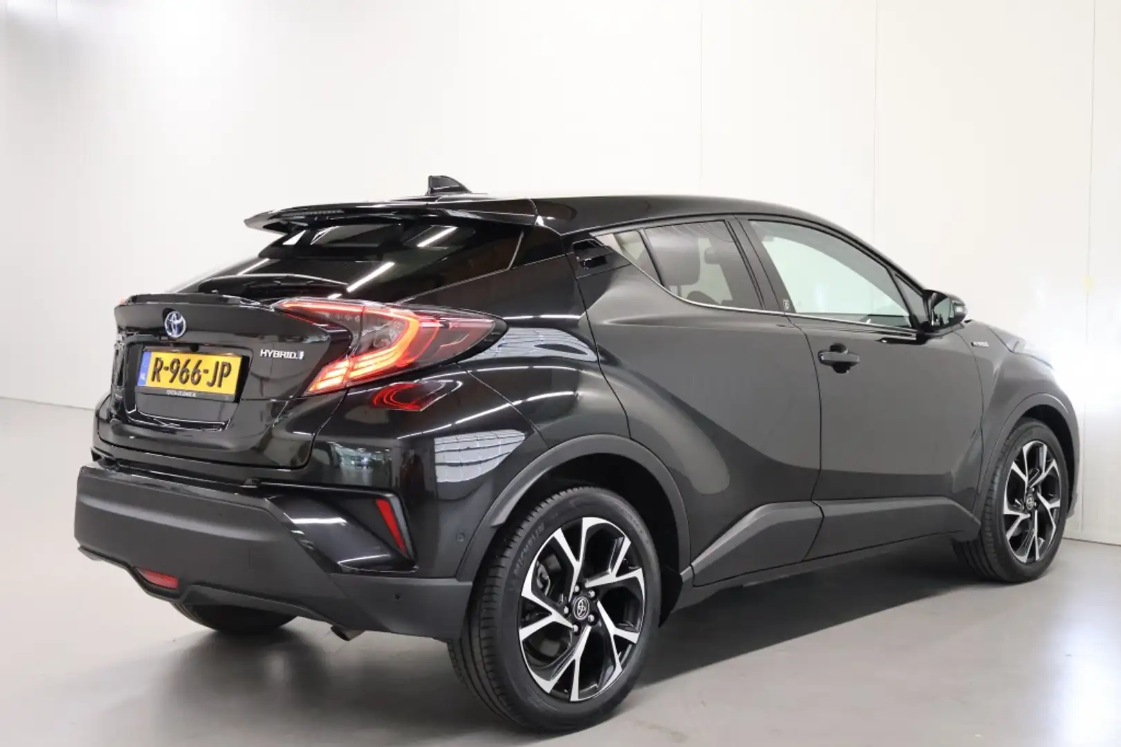 Toyota C-HR 1.8 Hybrid Style Černá - 2