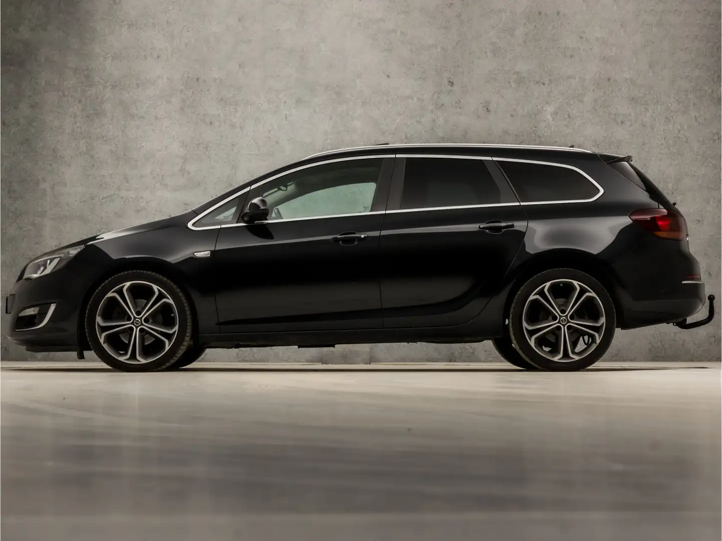 Opel Astra Sports Tourer 1.6 Turbo Sport 170Pk Automaat (SCHU Noir - 2