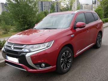 Outlander PHEV Kaiteki 4WD Kaiteki
