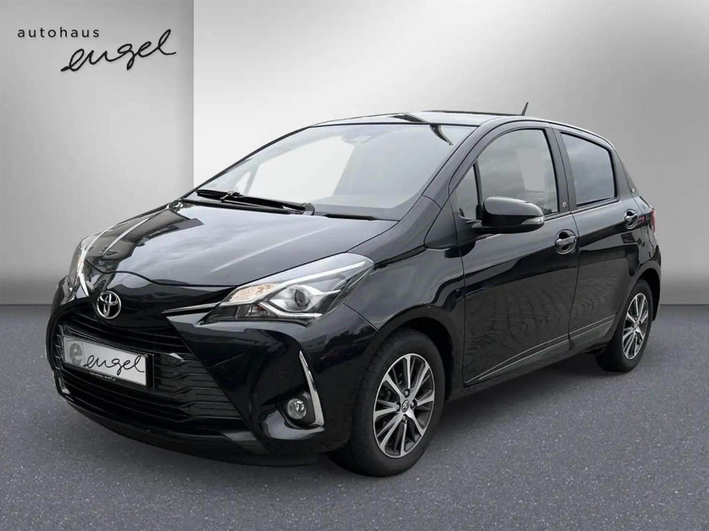 Toyota Yaris 1,5 Y20 Team D,SHZ,KAMERA,CARPLAY,NOTBREMS Чёрный - 1