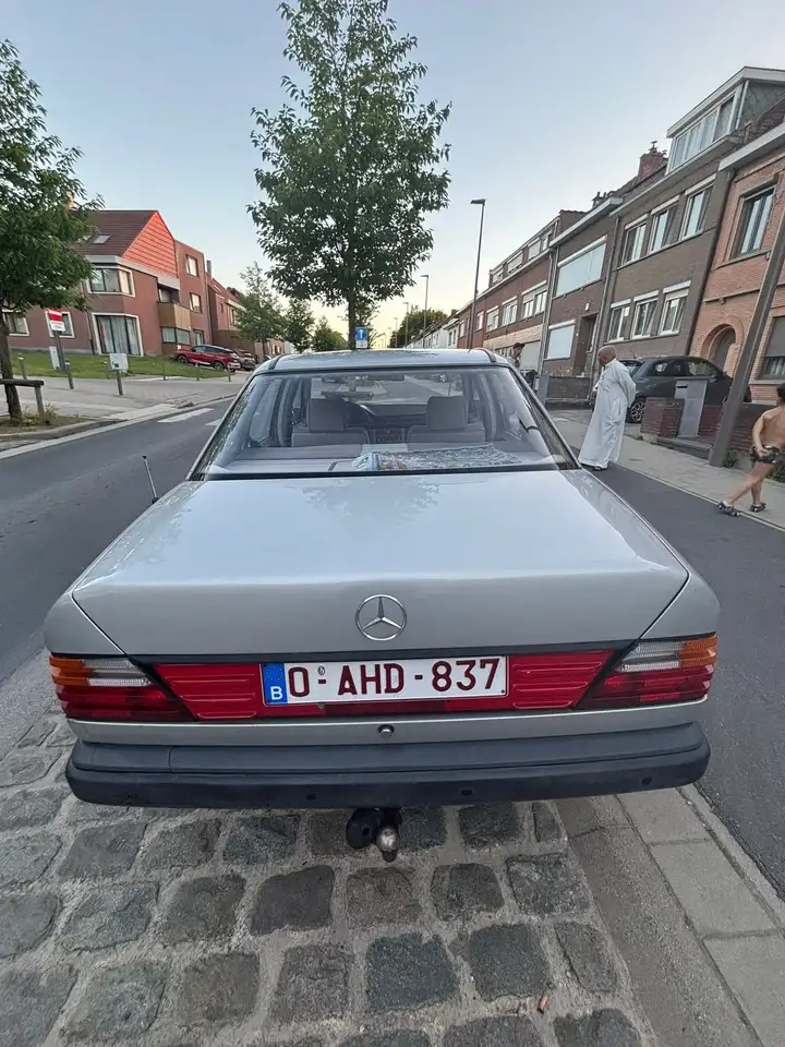 Mercedes-Benz E 200, foto 6